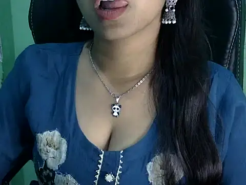 cute momo love online show from March 31, 5:30 am