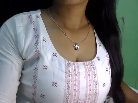 cute momo love online show from April 18, 7:23 am