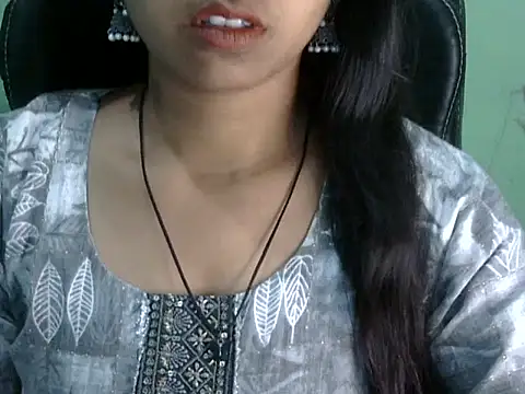 cute momo love online show from April 29, 6:06 am