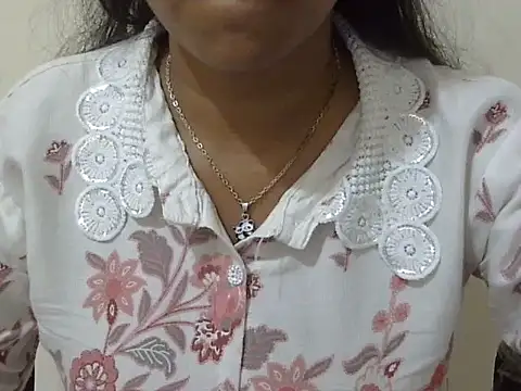 Snapshot of cute_momo_love chatting on June 5, 5:36 am cute momo love online show from June 5, 5:36 am