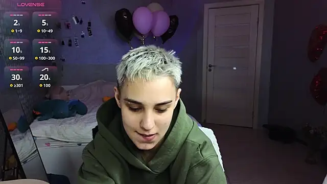 LuxuryLoverss online show from March 25, 11:16 am