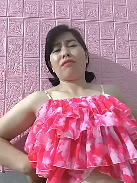 Snapshot of juicy-milu chatting on June 26, 5:28 pm juicy-milu online show from June 26, 5:28 pm