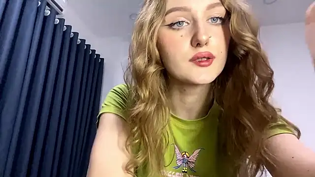 Snapshot of HotCheeseCake chatting on March 3, 10:43 am HotCheeseCake online show from March 3, 10:43 am