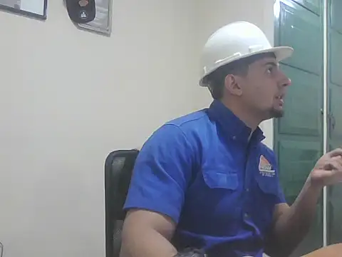 Snapshot of Jaramill07 chatting on March 2, 12:01 pm Jaramill07 online show from March 2, 12:01 pm