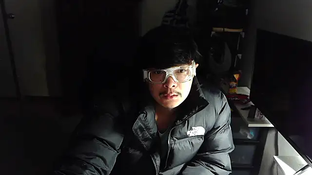 Snapshot of longlongsong chatting on March 3, 12:28 am longlongsong online show from March 3, 12:28 am