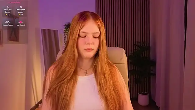 Elle Funning online show from April 5, 3:15 am