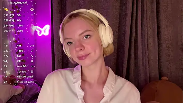 Snapshot of Marry_Sornatiko chatting on July 23, 6:06 pm Marry Sornatiko online show from July 23, 6:06 pm