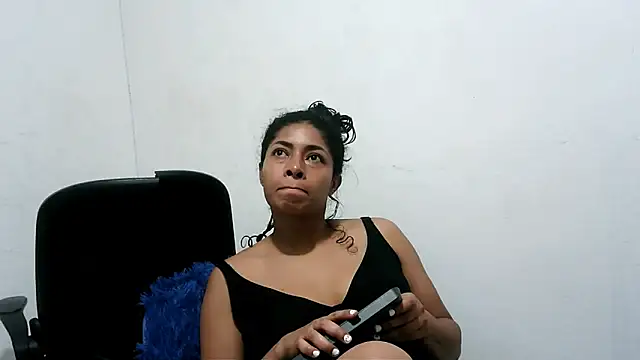 Couplesweethot online show from April 15, 5:09 pm