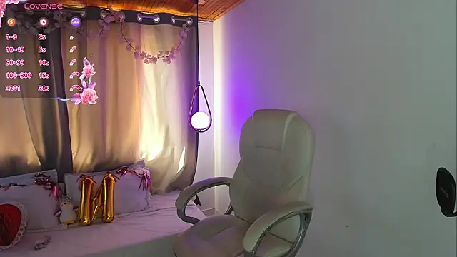 Snapshot of NixieSterling chatting on April 20, 7:37 pm NixieSterling online show from April 20, 7:37 pm