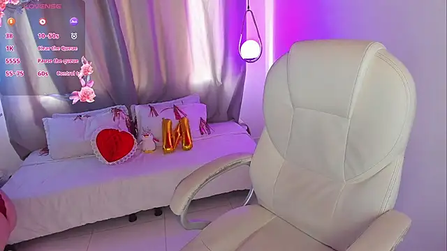 Snapshot of NixieSterling chatting on April 24, 9:28 pm NixieSterling online show from April 24, 9:28 pm