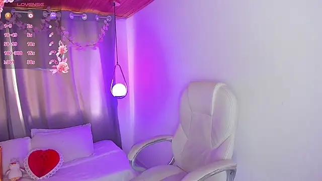 Snapshot of NixieSterling chatting on May 8, 9:42 pm NixieSterling online show from May 8, 9:42 pm