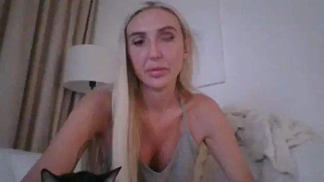 Snapshot of kinkykara25 chatting on March 7, 4:59 pm kinkykara25 online show from March 7, 4:59 pm