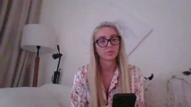 Snapshot of kinkykara25 chatting on April 12, 2:49 am kinkykara25 online show from April 12, 2:49 am