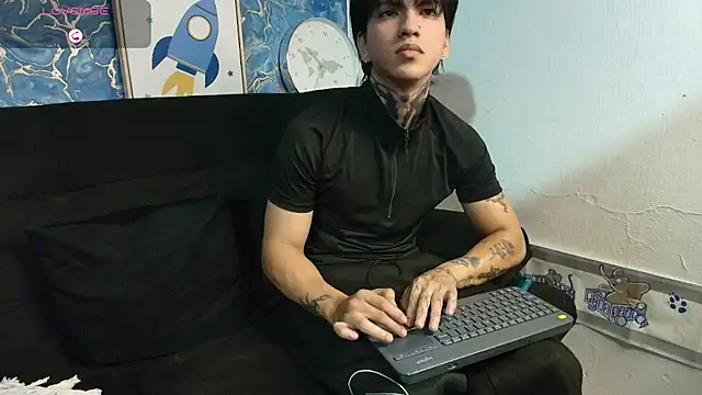 Snapshot of Tessarion_Black chatting on May 27, 3:47 am Tessarion Black online show from May 27, 3:47 am