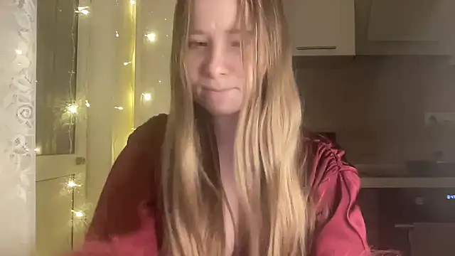 cutefoxieee online show from April 14, 9:32 pm