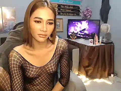 Snapshot of Demonsfuck chatting on May 11, 11:24 pm Demonsfuck online show from May 11, 11:24 pm