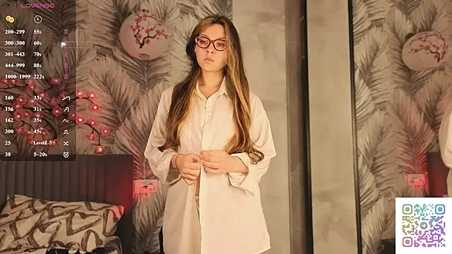 Snapshot of HinaVibe chatting on May 10, 4:01 pm HinaVibe online show from May 10, 4:01 pm
