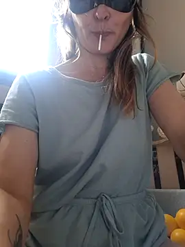 Snapshot of milffa chatting on June 15, 8:49 am milffa online show from June 15, 8:49 am