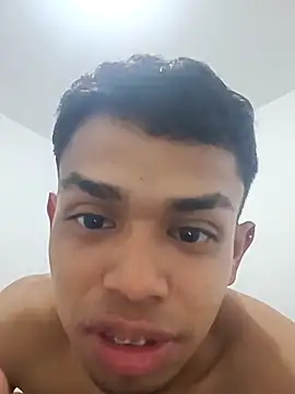 Snapshot of Lluviadeorohd chatting on February 27, 3:28 am Lluviadeorohd online show from February 27, 3:28 am