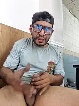 Snapshot of boyp3netrat0r chatting on March 14, 8:36 pm boyp3netrat0r online show from March 14, 8:36 pm