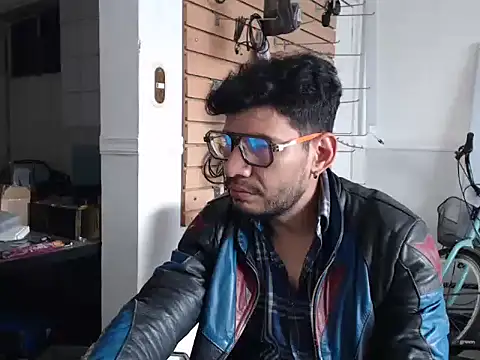 Snapshot of boyp3netrat0r chatting on March 18, 3:15 pm boyp3netrat0r online show from March 18, 3:15 pm