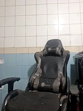 Snapshot of boyp3netrat0r chatting on April 10, 11:42 pm boyp3netrat0r online show from April 10, 11:42 pm