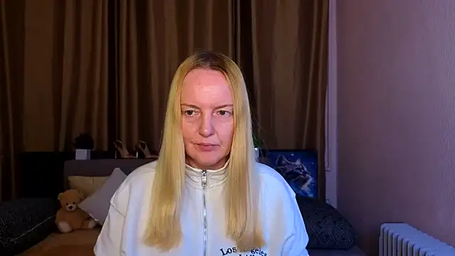 Snapshot of Bella_soulmate chatting on June 13, 11:30 am Bella soulmate online show from June 13, 11:30 am