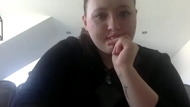 Snapshot of AriaWet chatting on March 6, 9:28 am AriaWet online show from March 6, 9:28 am