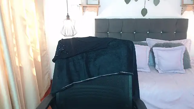 Emma hassani online show from March 29, 2:28 pm