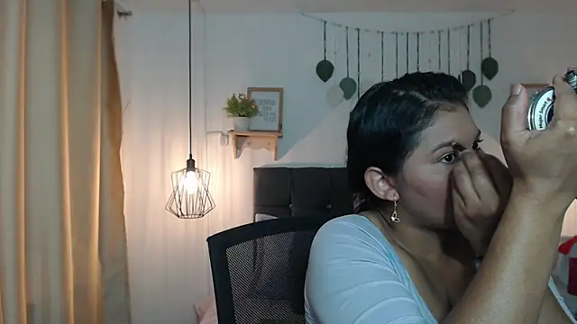 Emma hassani online show from April 6, 1:56 pm