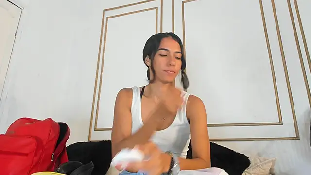 Snapshot of emily_gaviria1 chatting on April 23, 12:15 pm emily gaviria1 online show from April 23, 12:15 pm