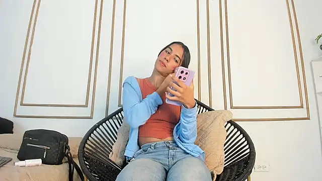 Snapshot of emily_gaviria1 chatting on May 3, 12:11 pm emily gaviria1 online show from May 3, 12:11 pm