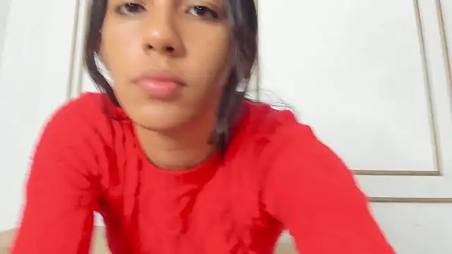 Snapshot of emily_gaviria1 chatting on May 9, 12:10 pm emily gaviria1 online show from May 9, 12:10 pm