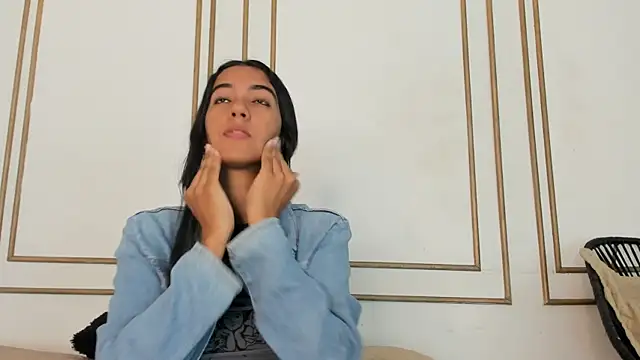 Snapshot of emily_gaviria1 chatting on May 10, 12:10 pm emily gaviria1 online show from May 10, 12:10 pm