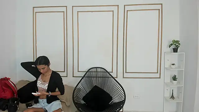 Snapshot of emily_gaviria1 chatting on May 17, 12:01 pm emily gaviria1 online show from May 17, 12:01 pm