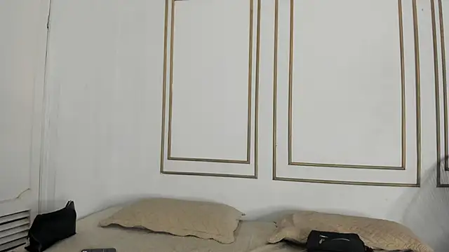 Snapshot of emily_gaviria1 chatting on May 21, 12:23 pm emily gaviria1 online show from May 21, 12:23 pm