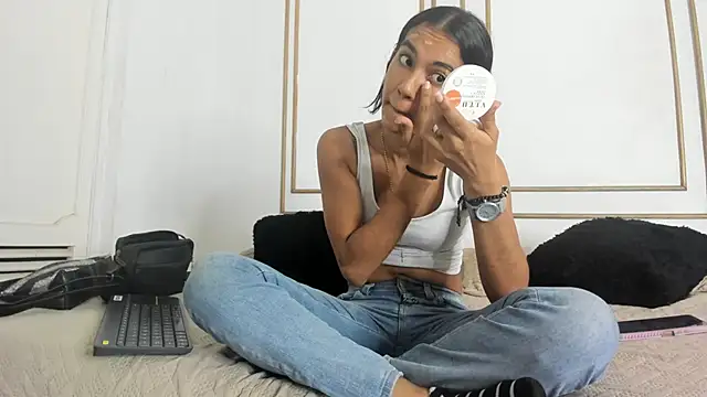 Snapshot of emily_gaviria1 chatting on May 29, 1:09 pm emily gaviria1 online show from May 29, 1:09 pm