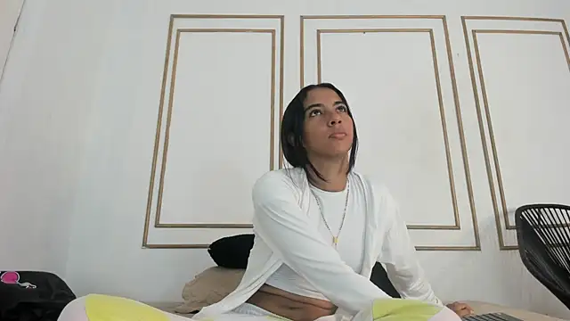 Snapshot of emily_gaviria1 chatting on May 31, 12:34 pm emily gaviria1 online show from May 31, 12:34 pm