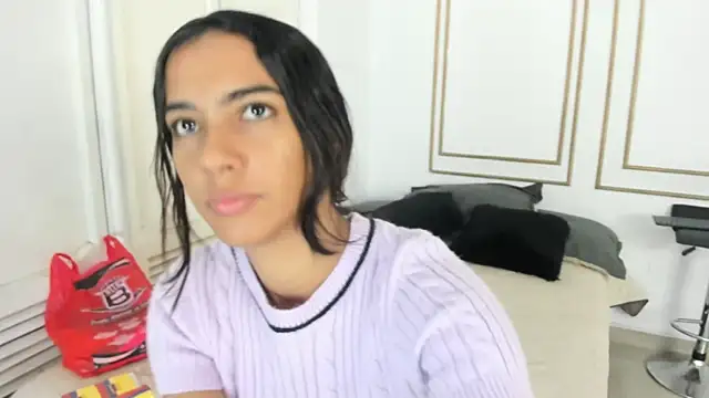 Snapshot of emily_gaviria1 chatting on June 10, 12:15 pm emily gaviria1 online show from June 10, 12:15 pm