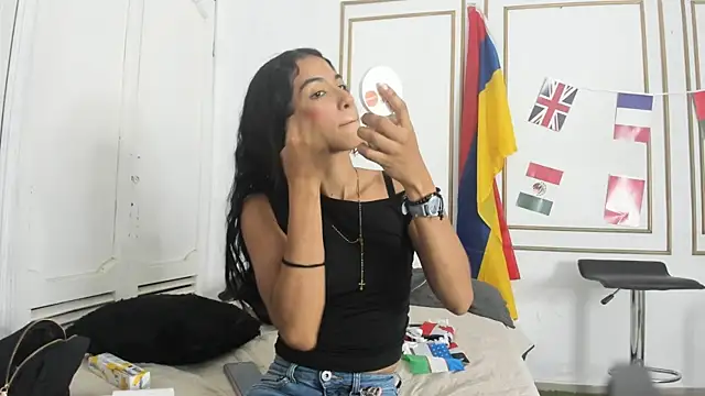 Snapshot of emily_gaviria1 chatting on June 16, 1:47 pm emily gaviria1 online show from June 16, 1:47 pm