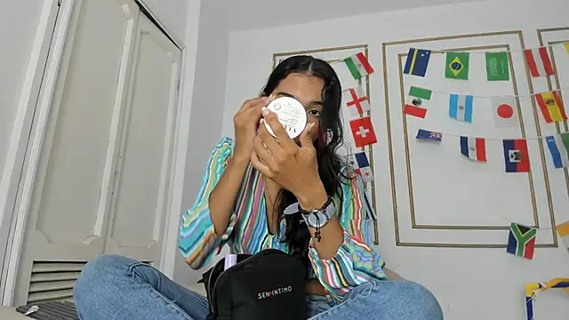 Snapshot of emily_gaviria1 chatting on June 29, 12:05 pm emily gaviria1 online show from June 29, 12:05 pm