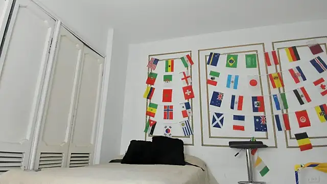 Snapshot of emily_gaviria1 chatting on July 1, 12:07 pm emily gaviria1 online show from July 1, 12:07 pm