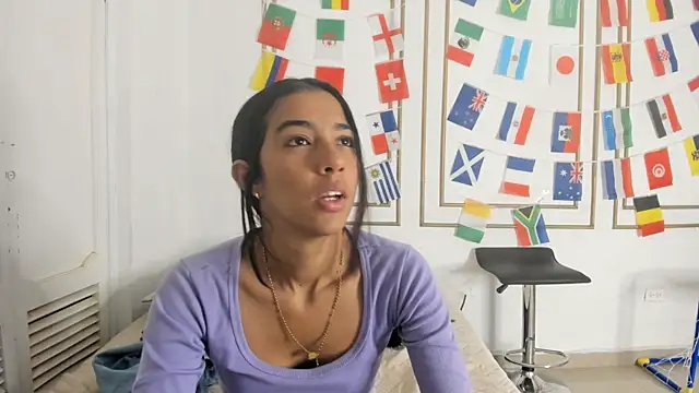 Snapshot of emily_gaviria1 chatting on July 9, 1:48 pm emily gaviria1 online show from July 9, 1:48 pm