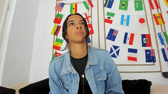 Snapshot of emily_gaviria1 chatting on July 15, 1:49 pm emily gaviria1 online show from July 15, 1:49 pm