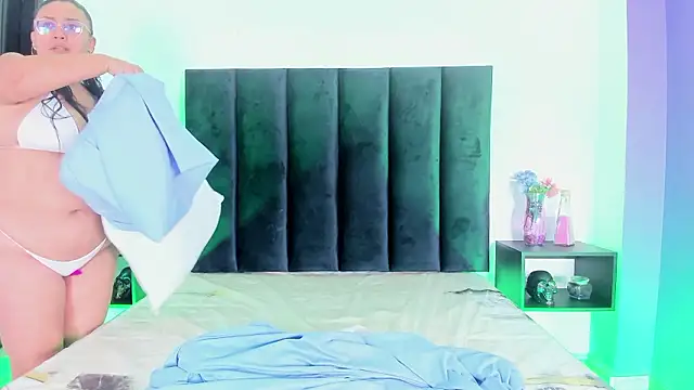 scarlet  ray  online show from March 17, 11:57 am