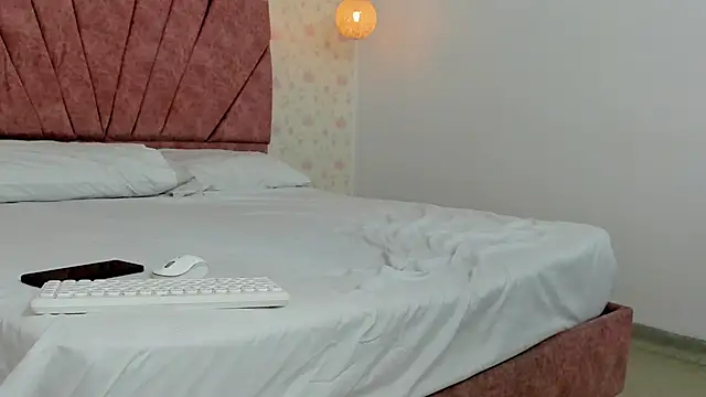 Snapshot of Nina_Moom chatting on February 28, 12:28 pm Nina Moom online show from February 28, 12:28 pm