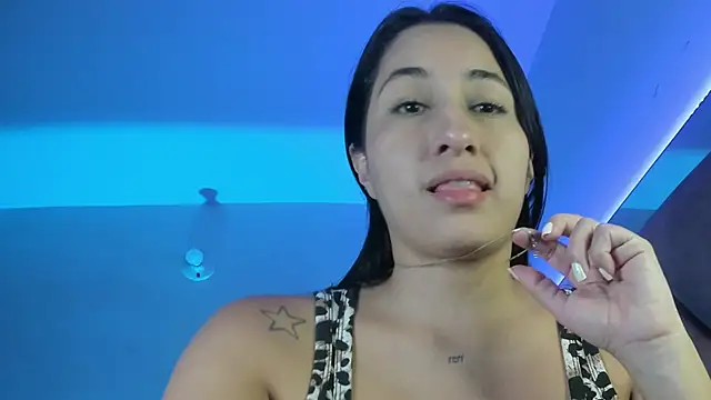 Snapshot of Alanah_connory chatting on June 29, 6:19 pm Alanah connory online show from June 29, 6:19 pm