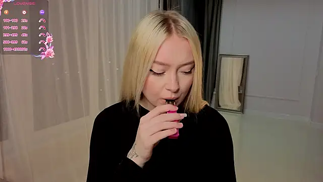 ChristinBland online show from March 13, 7:53 pm