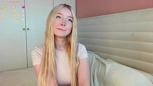 ChristinBland online show from April 6, 1:34 pm