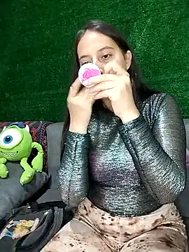 Snapshot of MaskedLatinaX chatting on April 22, 3:57 pm MaskedLatinaX online show from April 22, 3:57 pm